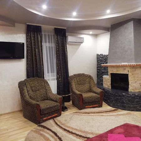 Панський Двір Hotel Neslukhov Buitenkant foto