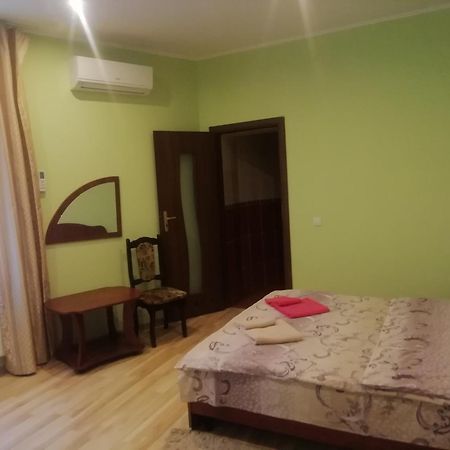 Панський Двір Hotel Neslukhov Buitenkant foto
