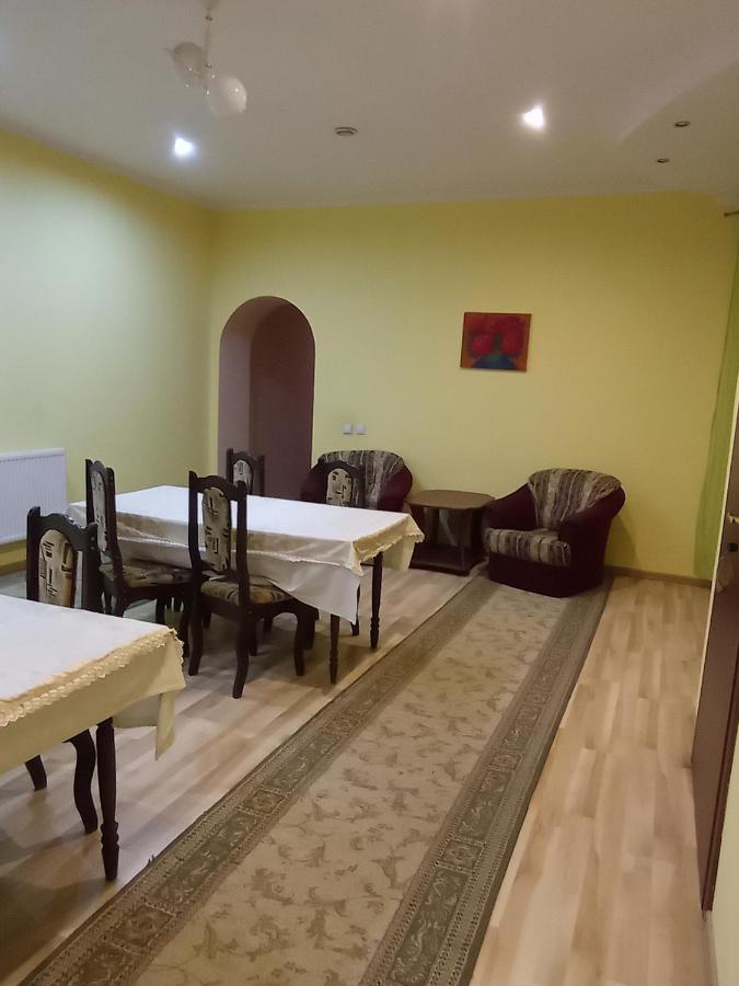 Панський Двір Hotel Neslukhov Buitenkant foto