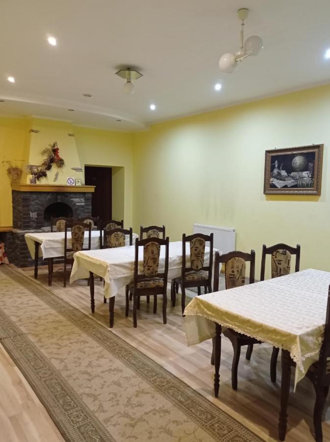 Панський Двір Hotel Neslukhov Buitenkant foto