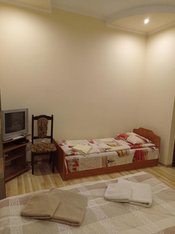 Панський Двір Hotel Neslukhov Buitenkant foto
