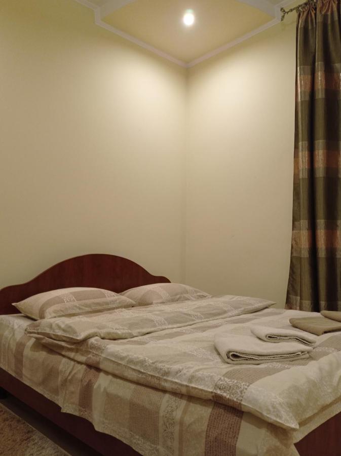 Панський Двір Hotel Neslukhov Buitenkant foto