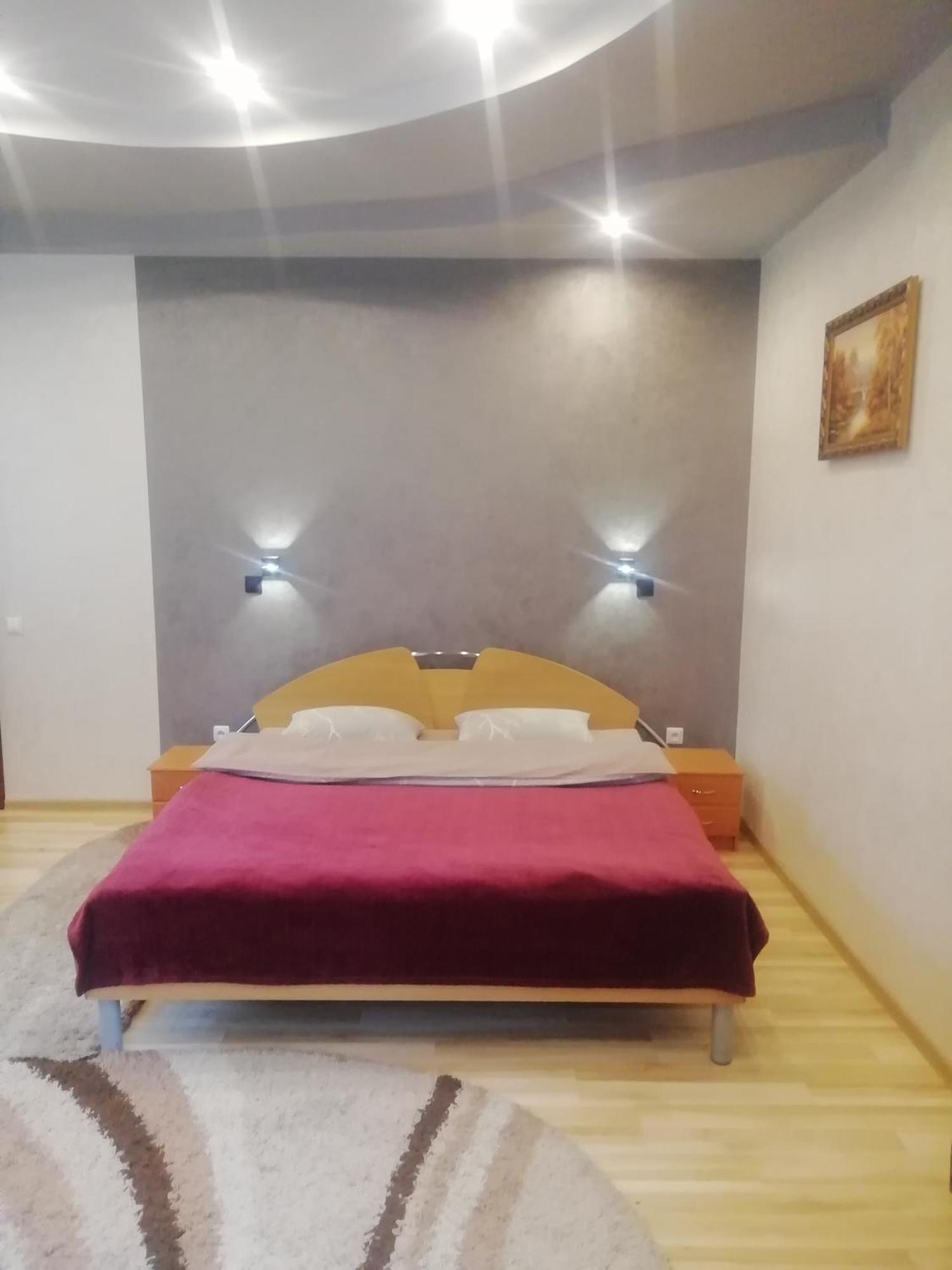 Панський Двір Hotel Neslukhov Buitenkant foto