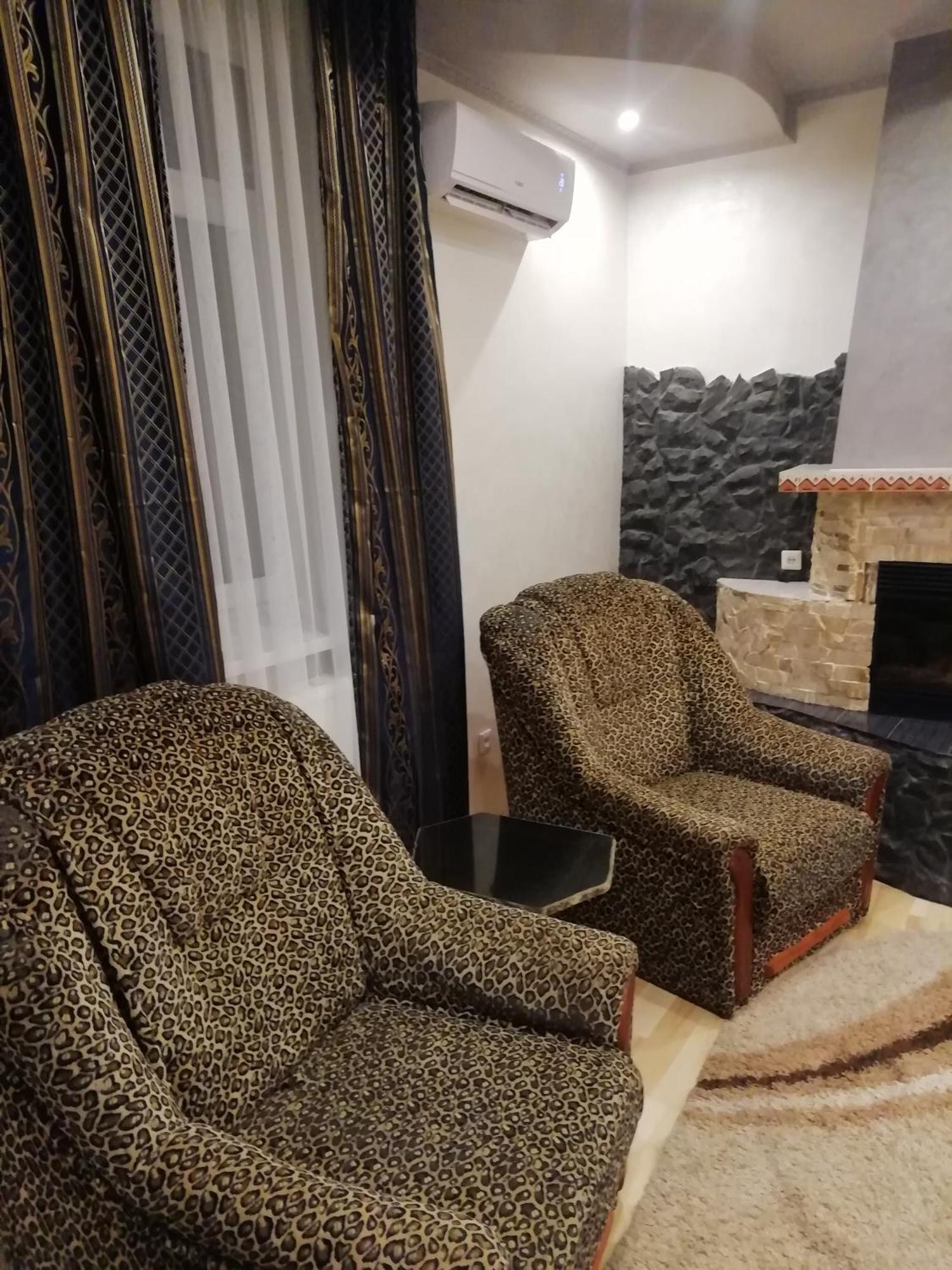 Панський Двір Hotel Neslukhov Buitenkant foto