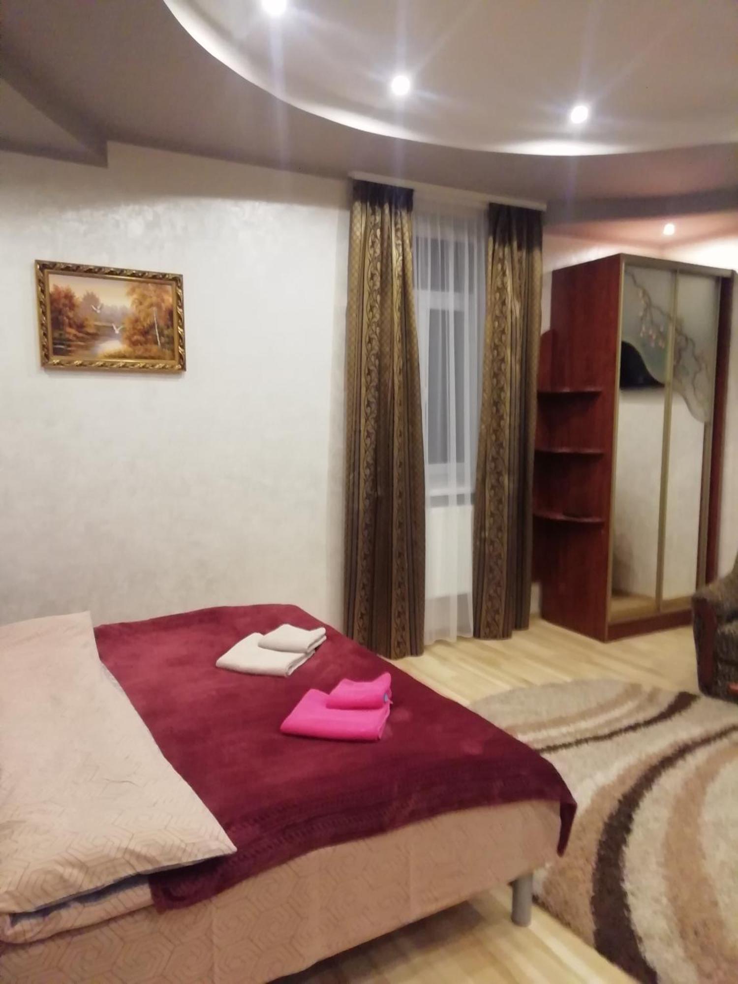 Панський Двір Hotel Neslukhov Buitenkant foto