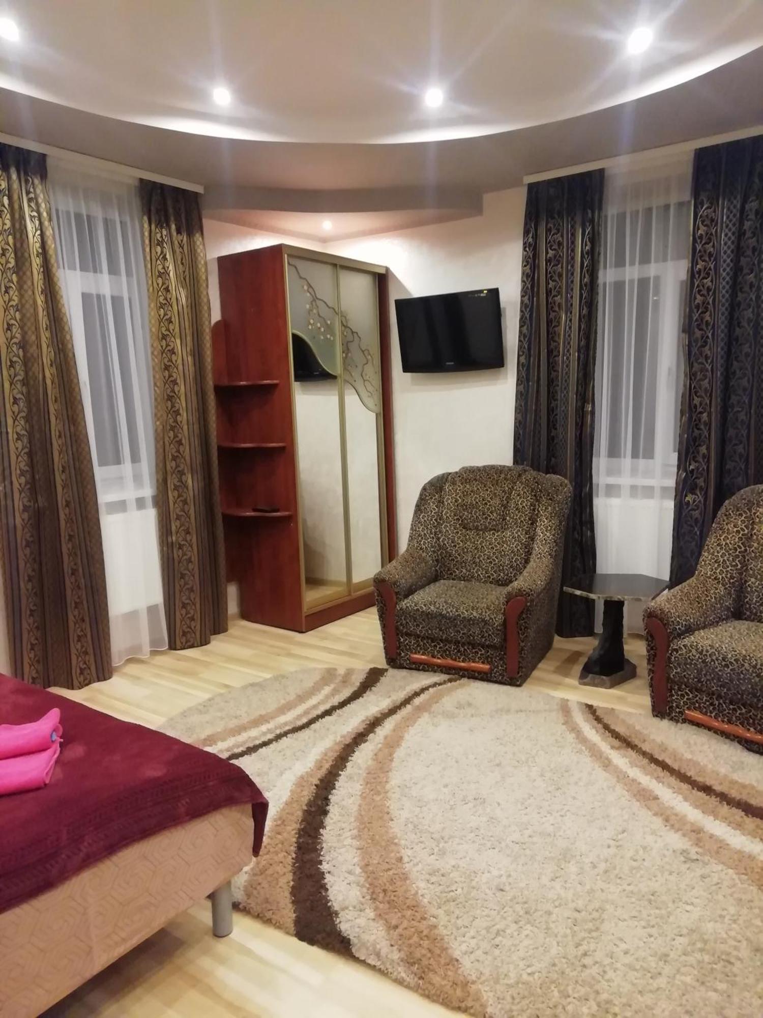Панський Двір Hotel Neslukhov Buitenkant foto
