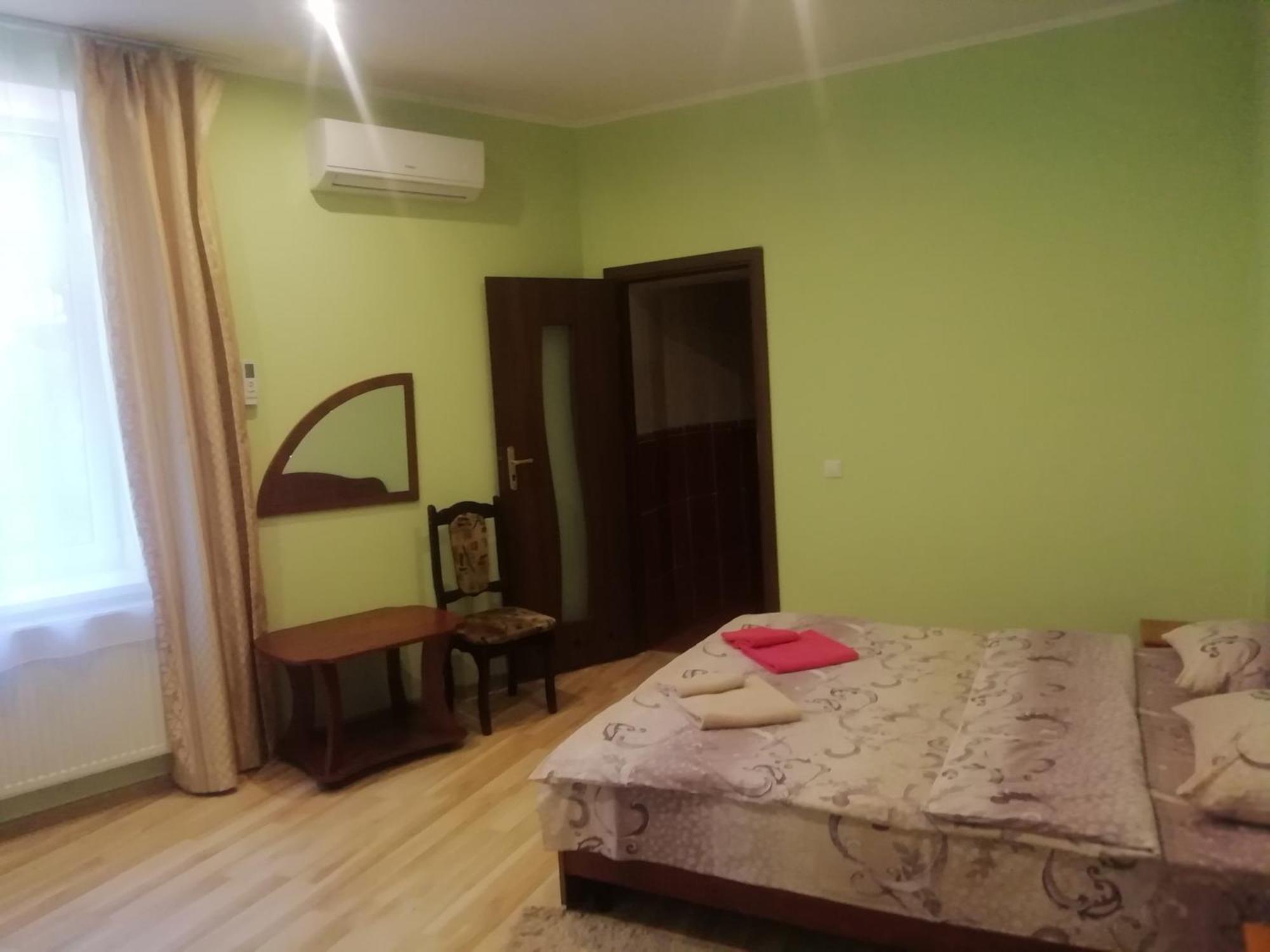 Панський Двір Hotel Neslukhov Buitenkant foto