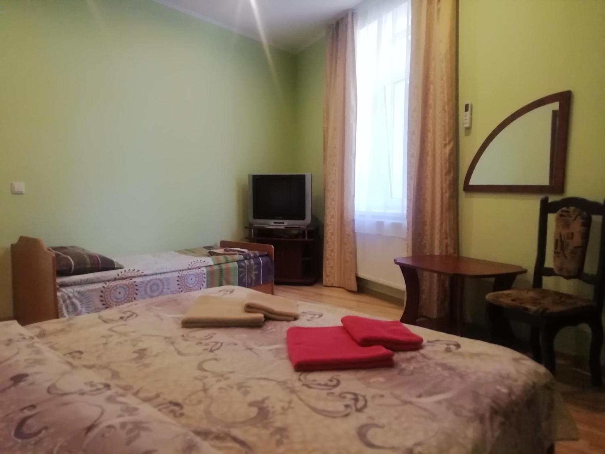 Панський Двір Hotel Neslukhov Buitenkant foto