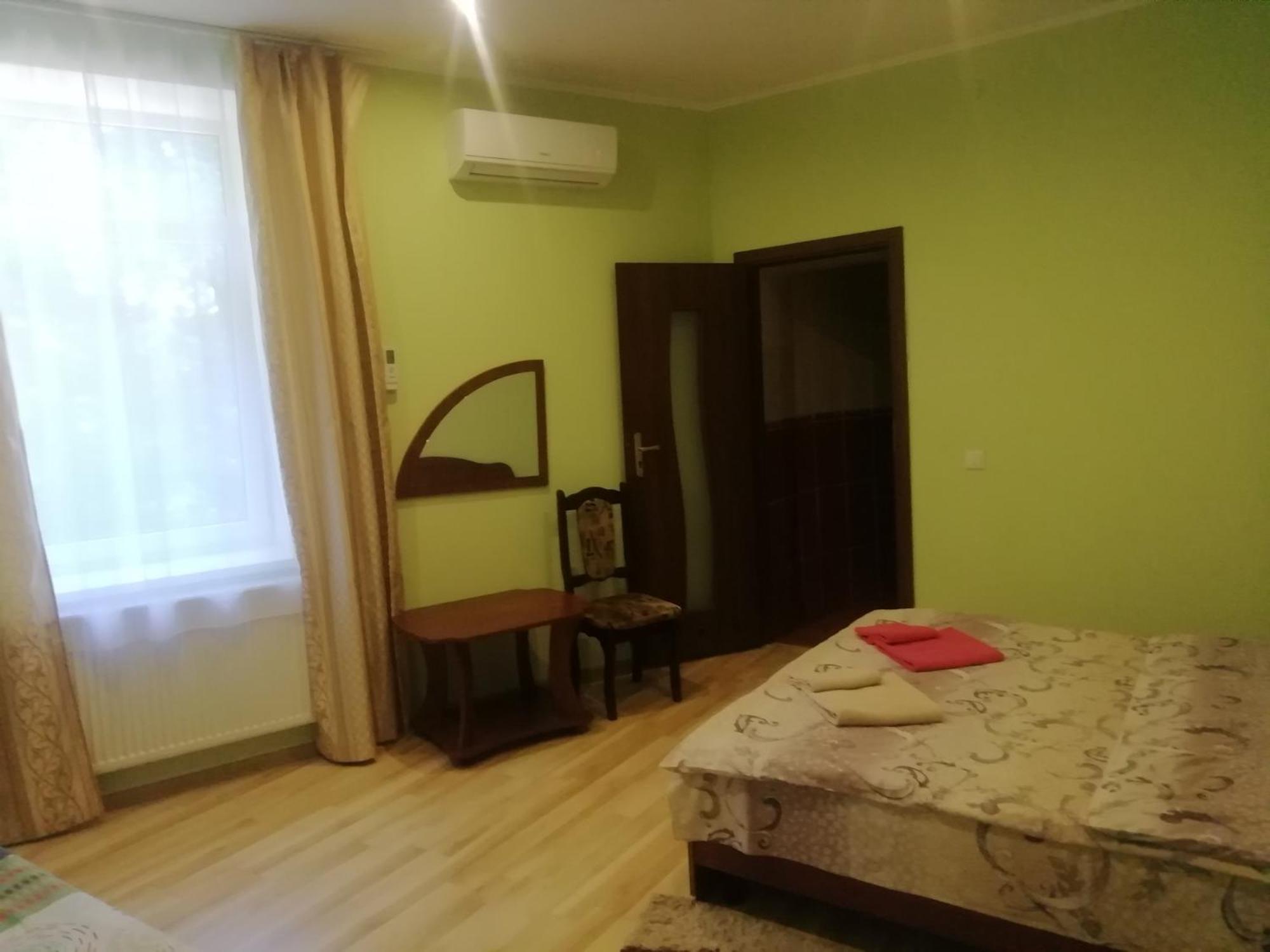 Панський Двір Hotel Neslukhov Buitenkant foto